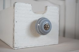 Grey furniture knob with stripes, 4 cm in size, from the Isabelle Rose collection, suitable for drawers.