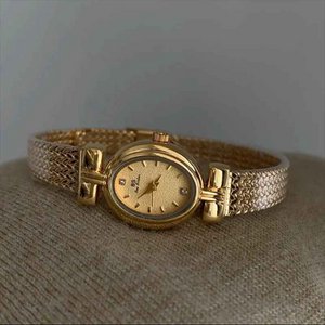 Mount - Minimalist Oval Gold Vintage Women's Watch