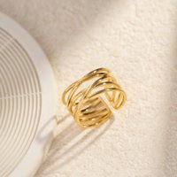 Adjustable stainless steel ring sculptural design