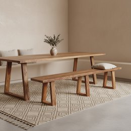  Farmwood eetkamerbank - Wooden bench with a modern, minimalist design available in 180 cm, 220 cm, and 280 cm lengths. Features a solid wood top and metal frame in a warm, natural finish.