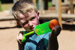 Pistolet na wodę Water Shooter 30 cm, rozpyla do 12 m, 3 kolory różne