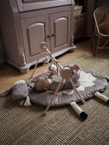 Schaf - pädagogischer Babygym-Ständer aus Holz + interaktive Matte
