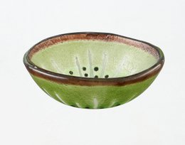  Tropical bowl tray in brown and green kiwi colors, with a round shape and a textured interior.