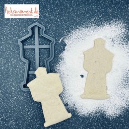 Decorative cross-shaped baking mold, suitable for creating religious-themed baked goods or decorations.