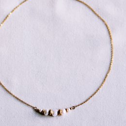 Delicate chain with small pearls and gold-tone details