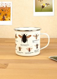 Gift Republic Mok emaille - Enamel Mug - Bee