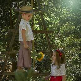 White short-sleeved children's shirt with pirate-themed graphics, suitable for casual wear.