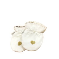 Jersey krabwantjes wit met goud hartje geborduurd