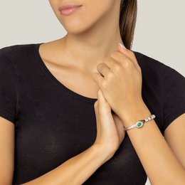Armband aus plattiertem silbernem Leder und smaragdgrünem Harz