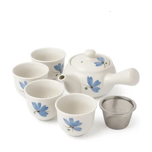 Japans Kyusu-theeservies - keramische pot met zijhandgreep, roestvrijstalen zeef en 4 kopjes