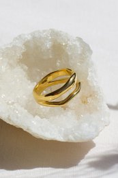 Shantina – Doppellagiger Wellen-Gold-Stapelring