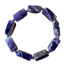 Amethyst bracelet with large natural stones, featuring a circular design and a lavender color palette.