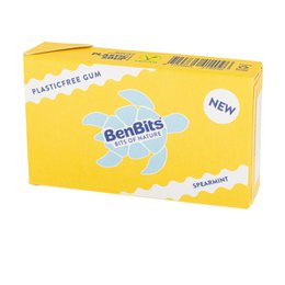 Spearmint-flavored chewing gum in individual packs, with a green and yellow package design.