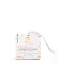 Solid shampoo for children and sensitive scalp. Contains natural ingredients like olive oil and aloe vera to gently cleanse and nourish hair.