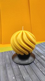 Spiralkugleformet bivoks og sojalys