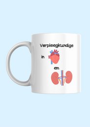 A white ceramic mug with the text "Verpleegkundige in hart en nieren" (Nurse in heart and kidneys) and a heart and kidney icon design.