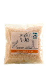 Fleur de Sel from Guérande, smoked with beech wood. A premium seasoning with a delicate smoky flavor.