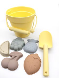 Silicone beach toys (bucket, shovel and 4 accessories)