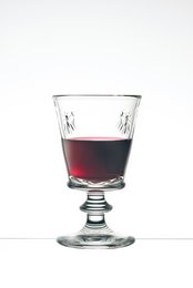 Set of 6 wine glasses, 35 cl capacity, with bee design. Made of clear glass.
