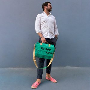 MESSENGER BAG | Shoulder bag with laptop slipcase