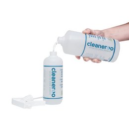 A large white bottle labeled "CLEANEROO - OBERFLÄCHENREINIGER - REFILLER (1.000 ML)" with a hand holding a smaller white bottle labeled "cleaner-to". The product is a surface cleaner refill in a 1000 ml size.