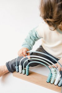 *Bestseller* Duurzame babytrui met kleurvlakken | Ecru met Aqua-arm | 100% GOTS-gecertificeerd biologisch katoen