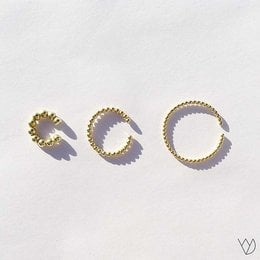 Earcuff BULLET - Sleek and modern ear cuffs available in silver and gold finishes, with various size options from 10mm to 19mm. The cuffs feature a unique bullet-shaped design with a textured surface for a stylish and edgy look.