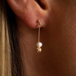Pearl stud earrings with gold-tone accents, featuring a simple and elegant design.