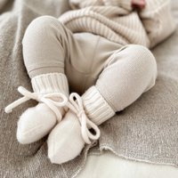 Stiefeletten aus Merinowolle in gebrochenem Weiß