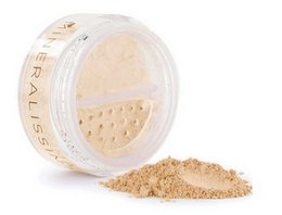 Mineral foundation in rosewood shade, suitable for face application. Powder-based formula with natural ingredients.