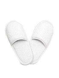 White slippers for kids, size 30/32. Soft, comfortable, and perfect for indoor use.