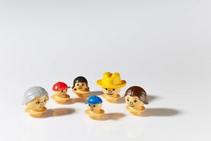 Plasticant Mobilo 127 figures - 6 parts, bright