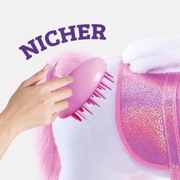PonyCycle Spielzeugzubehör Futter- und Pflegeset – Pink und Blau, 5-teiliges Sortiment, Fellpflegebürste, Haustierbürste, Karotte, Aufkleber, Namensschild