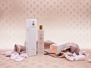 Dry After Bath Oil - deeply nourishes the skin, providing hydration, radiance and immediate tissue rejuvenation