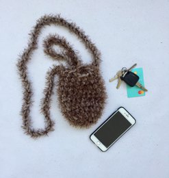 “Elise fluffy” crochet phone pouch pepper
