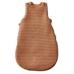  Cozy cotton padded sleeping bag in a warm brown sugar color with an embossed houndstooth pattern, suitable for infants up to 18 months.
