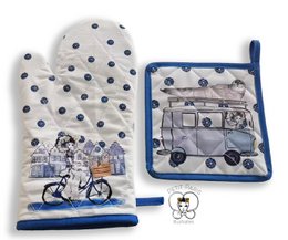  White oven mitt and pot holder set with blue polka dots, featuring a bicycle and camper van design. Suitable for kitchen use.