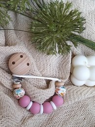 Newborn pacifier cord 'Billie' - Pacifier Clip with colorful beads in pink, white, and blue tones. Soft, textured design.