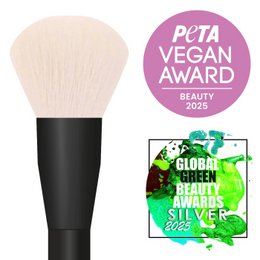  High-performance powder brush with synthetic bionic bristles. Soft, dense bristles for flawless powder application. Ideal for mineral and loose powder makeup.