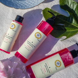 Handmade liquid soap with fig and black pepper scent, available in 100ml, 200ml, and 500ml sizes.