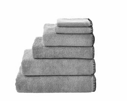 Deluxe Prime Handtuchserie - Soft, absorbent bath towels in 6 sizes and 4 colors including gold, bright white, silver, and black. Perfect for any bathroom decor.