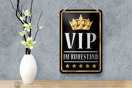 Targa in metallo con scritta "VIP in pensione" 12x18 cm (b/n) decorazione