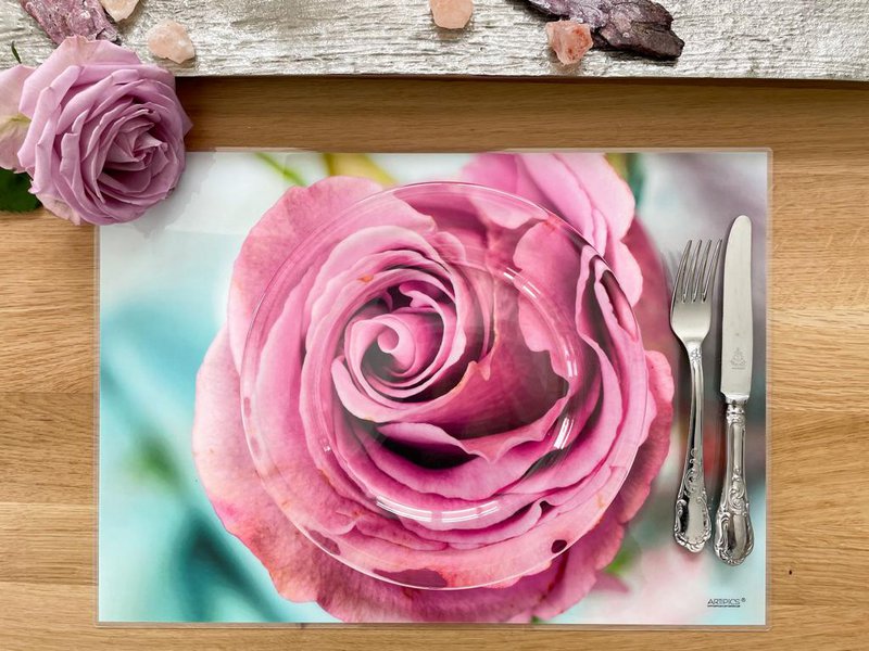 Artipics Tovagliette Rosa Rosa Confezione da 4 Tovagliette Tovagliette in Plastica Pulibili Ciascuno 42 x 30 cm Tovagliette Fiori Decorazione della Tavola per Cucina/Zona da Pranzo/Ospiti/Interni/Esterni