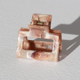  Beige swirl hair clip, small size, translucent tortoiseshell aesthetic, rectangular shape with grip mechanism