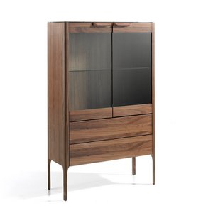 Vitrine aus Glasfaser in Nussbaum- und Marmoroptik