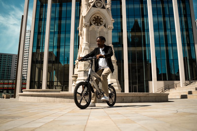 Cruzaa pedalstøttende Bluetooth elcykel Carbon Black