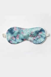 Soft, soothing eye mask in a calming ocean-inspired tie-dye print. Made from 100% silk for a luxurious sleep experience.