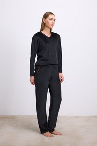 Bergenia 11542 Women's Longsleeve T-Shirt & Pants Set