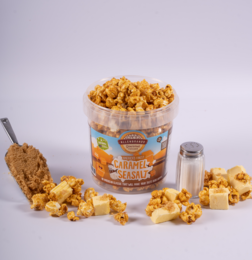 Caramel sea salt popcorn, an American classic that will make your taste buds happy. Gourmet popcorn with a sweet and salty flavor.