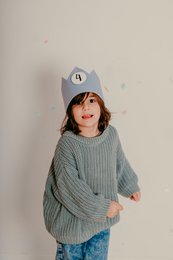 Gray and white crown-shaped hair accessory with the number 1 in the center.
